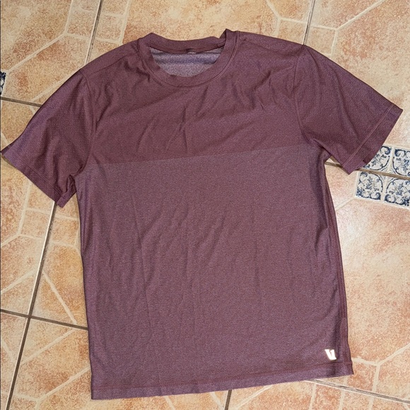 Vuori tee shirt top - Picture 1 of 3